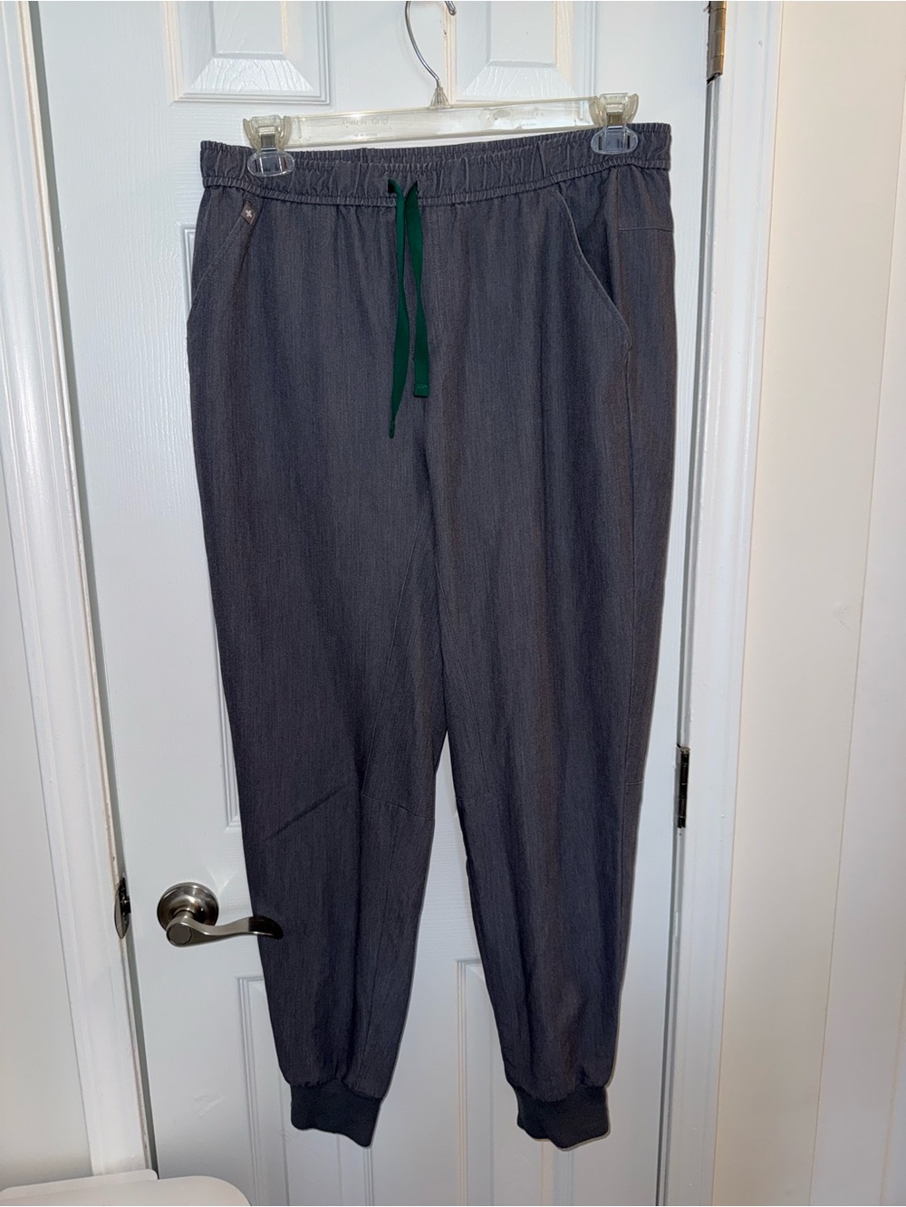 FIGS Men’s Tansen Jogger Scrub Pants L Graphite